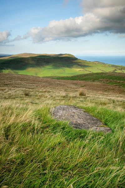 De glooiende heuvels van Antrim Stockfoto