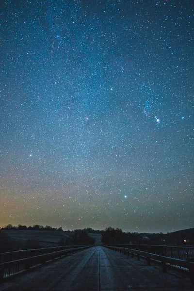농촌 풍경을 밤 하늘. — 스톡 사진