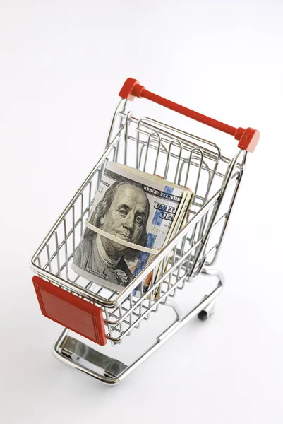 Dollar in een supermarkt-kar — Stockfoto