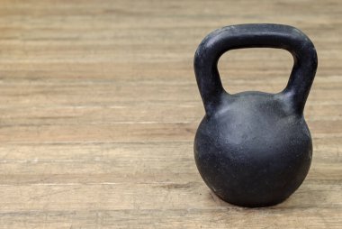 Siyah ağır kettlebell