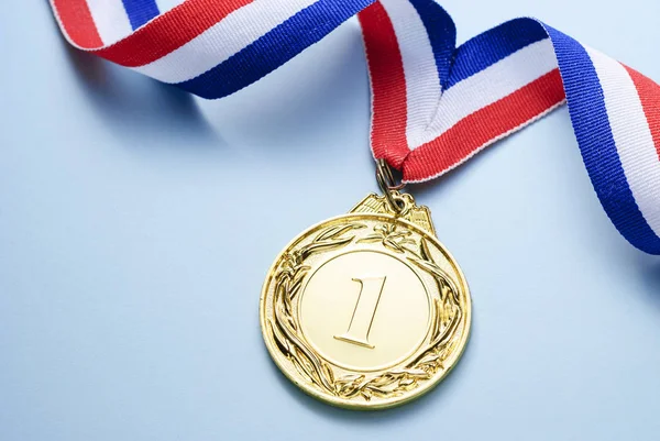 Gold medal 1 place with a ribbon — Stock Photo, Image