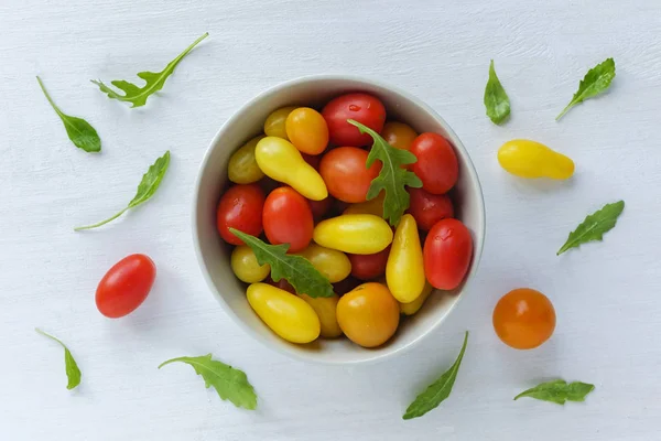 Bowl Red Yellow Tomatoes Decorated Edible Chicory Green Leaves Viewed — Stock Photo, Image
