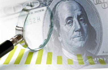 İş mali ve performans kavramı bir 100 dolarlık banknot, bir çubuk grafik ve Büyüteç Camı'nı bir denetim veya araştırma sinyalizasyon Birleşik bir resim ile