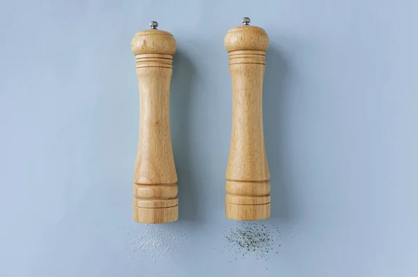Set Wooden Pepper Salt Grinders Mills Lying Sides Blue Background — Stock Photo, Image