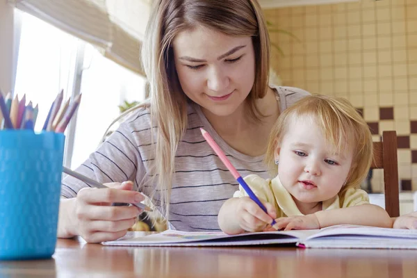 Young girl kid drawing with her sister — Stock Image Young girl kid drawing with her sister Stock Picture
