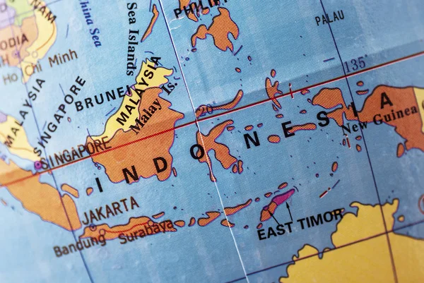 Фокус на островах Индонезии на земном шаре — стоковое фото