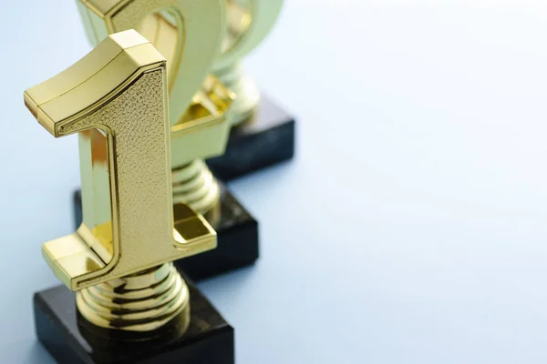 1., 2. és 3. hely arany nyertesei trófeák — Stock Fotó