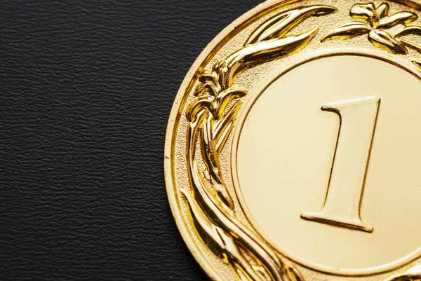 Close-up of a golden medal for the number one — Stock Photo, Image