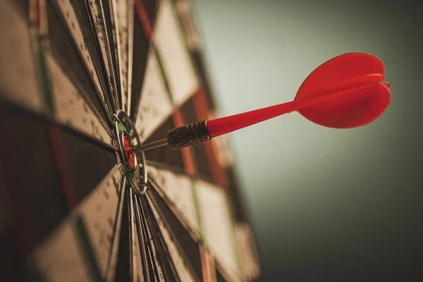 Successful bulls eye centre dart on a target — Stock Photo, Image