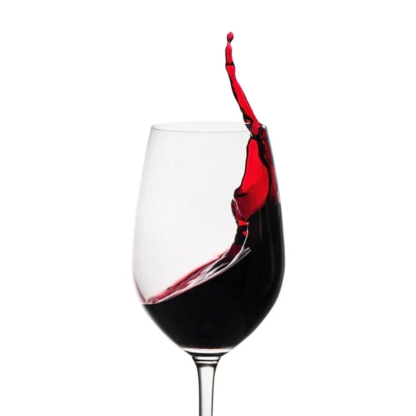 Congelar o movimento do vinho tinto salpicando em um copo — Fotografia de Stock