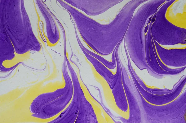 Soyut DIY mermer şablonu mor ve sarı, sıvı boya girdapları ya da tam çerçeve arkaplan pigmentleri ile