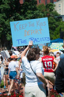 Washington 30 Haziran: Katılımcıların aileler birlikte ait miting, Başkan Trumps ayrılması göçmen çocukların ebeveynleri, 30 Haziran 2018 yılında Washington Dc üzerinde protesto