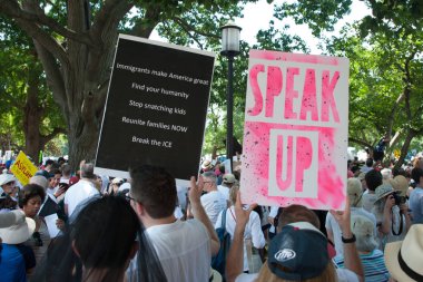 Washington 30 Haziran: Katılımcıların aileler birlikte ait miting, Başkan Trumps ayrılması göçmen çocukların ebeveynleri, 30 Haziran 2018 yılında Washington Dc üzerinde protesto