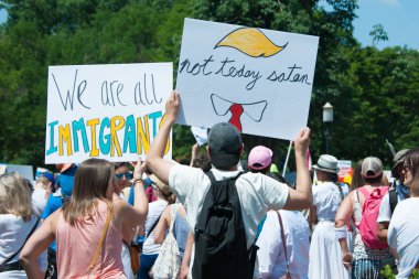 Washington 30 Haziran: Katılımcıların aileler birlikte ait miting, Başkan Trumps ayrılması göçmen çocukların ebeveynleri, 30 Haziran 2018 yılında Washington Dc üzerinde protesto