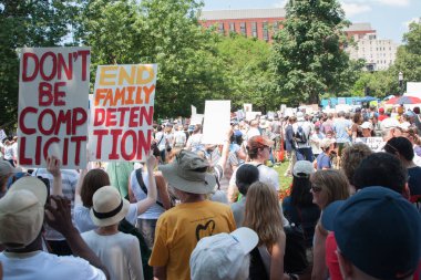 Washington 30 Haziran: Katılımcıların aileler birlikte ait miting, Başkan Trumps ayrılması göçmen çocukların ebeveynleri, 30 Haziran 2018 yılında Washington Dc üzerinde protesto