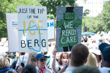 Washington 30 Haziran: Katılımcıların aileler birlikte ait miting, Başkan Trumps ayrılması göçmen çocukların ebeveynleri, 30 Haziran 2018 yılında Washington Dc üzerinde protesto