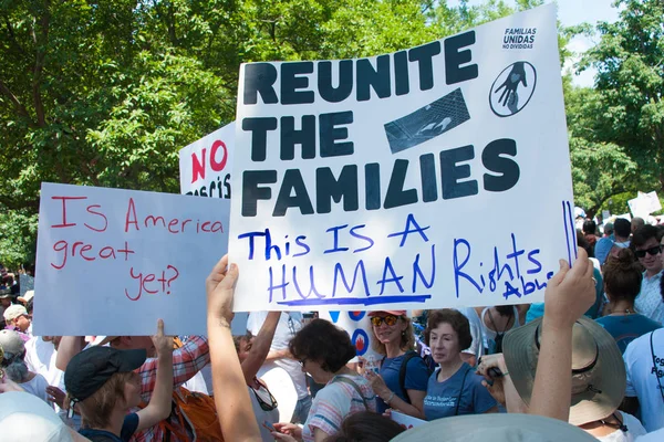 Washington Giugno Partecipanti Raduno Famiglie Belong Together Una Protesta Contro — Foto Stock