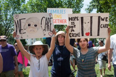 Washington 30 Haziran: Katılımcıların aileler birlikte ait miting, Başkan Trumps ayrılması göçmen çocukların ebeveynleri, 30 Haziran 2018 yılında Washington Dc üzerinde protesto