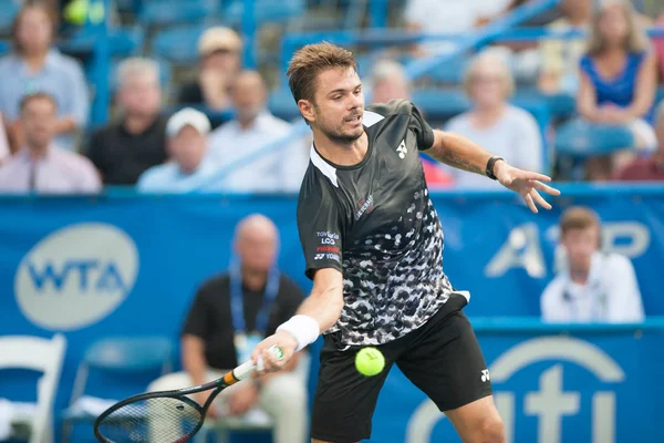 Stan Wawrinka (Sui) 31 Temmuz 2018 yılında Washington Dc Citi açık tenis turnuvası Donald Young (ABD) düşüyor