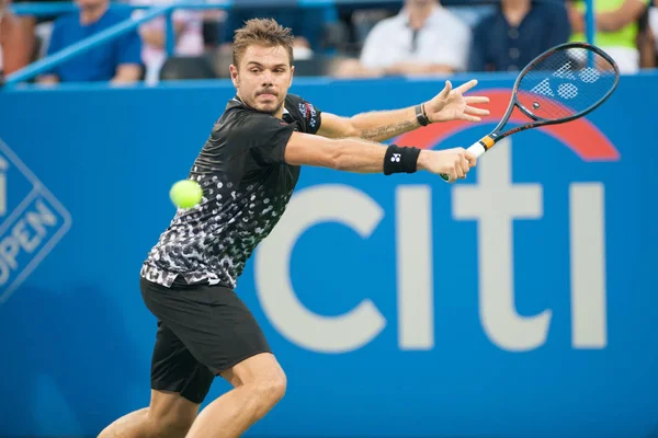 Stan Wawrinka (Sui) 31 Temmuz 2018 yılında Washington Dc Citi açık tenis turnuvası Donald Young (ABD) düşüyor