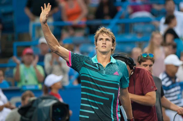 Alexander Zverev Ger Firar Efter Sin Seger Över Malek Jaziri — Stockfoto