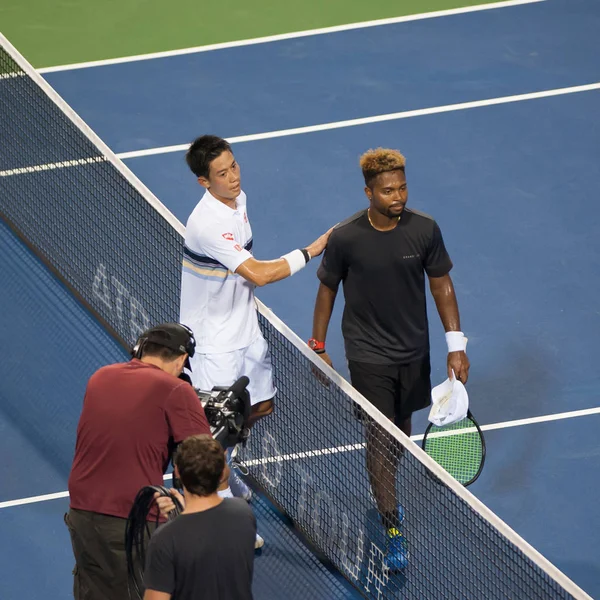 錦織圭 2018 ワシントン のシティ オープン テニス トーナメントで錦織の勝利後ドナルド ヤング アメリカ — ストック写真