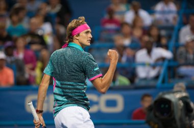 Alexander Zverev (Ger) onun kazanmak Kei Nishikori (Jpn) Citi açık tenis turnuvası 3 Ağustos 2018 yılında Washington Dc üzerinde kutluyor