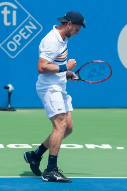 Denis Kudla (ABD) 4 Ağustos 2018 yılında Washington Dc Citi açık tenis turnuvası Andrey Rublev (Rus) düşüyor