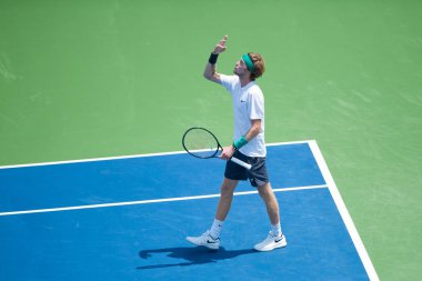 Denis Kudla (ABD) Citi açık tenis turnuvası 4 Ağustos 2018 yılında Washington Dc üzerinde yendikten sonra Andrey Rublev (Rus) kutluyor