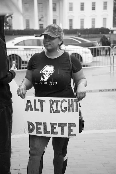 One Counter Protesters Who Outnumbered White Nationalists Unite Right Rally — Stock Photo, Image