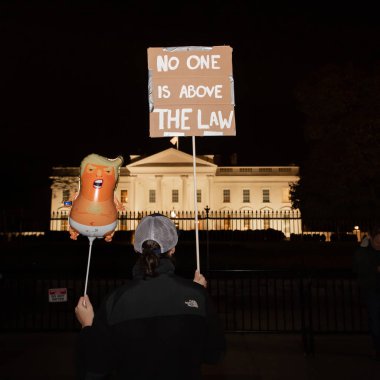 Kimse katılımcılar yukarıda Kanunu ralli, 8 Kasım 2018 soruşturmamızda Washington DC'de show özel danışmanı Robert Muellers için destek