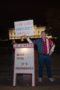 Kimse katılımcılar yukarıda Kanunu ralli, 8 Kasım 2018 soruşturmamızda Washington DC'de show özel danışmanı Robert Muellers için destek