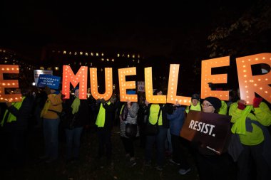 Kimse katılımcılar yukarıda Kanunu ralli, 8 Kasım 2018 soruşturmamızda Washington DC'de show özel danışmanı Robert Muellers için destek
