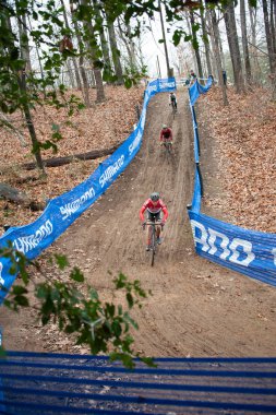 Bisikletçiler 2 Aralık 2018 Reston, Virginia başkenti çapraz klasik cyclocross etkinliğinde yarışmak 