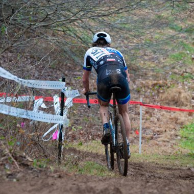 2 Aralık 2018 Reston, Virginia üzerinde sermaye çapraz klasik cyclocross olay bir bisikletçi yarışıyor 