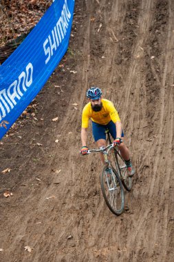 2 Aralık 2018 Reston, Virginia üzerinde sermaye çapraz klasik cyclocross olay bir bisikletçi yarışıyor 