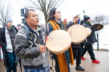 Katılımcılar ilk hiç yerli halklar Mart ayında Washington, Dc üzerinde 18 Ocak 2019