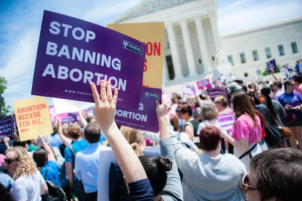 Attivisti Pro Scelta Radunano Fermare Divieti Aborto Degli Stati Davanti — Foto Stock