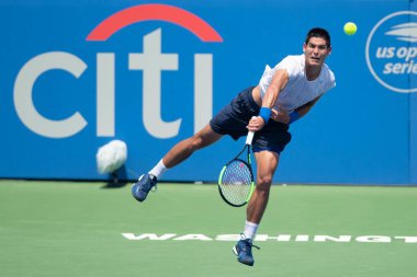Thai-Son Kwiatkowski (ABD) Victor Troicki (SRB, resimde değil) 28 Temmuz 2019 Washington DC Citi açık tenis turnuvası eleme turlarında yendi