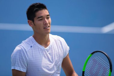 Thai-Son Kwiatkowski (ABD) Victor Troicki (SRB, resimde değil) 28 Temmuz 2019 Washington DC Citi açık tenis turnuvası eleme turlarında yendi