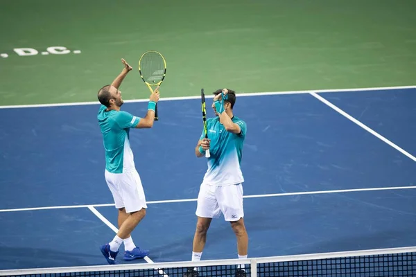 Juan Sebastian Cabal Robert Farah Col Après Leur Victoire Double — Photo