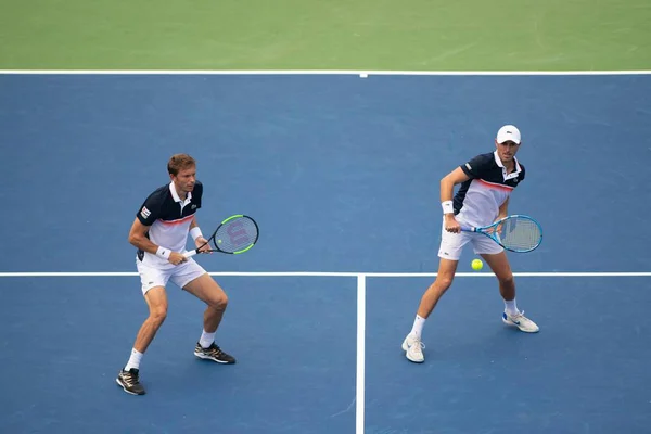 Ніколя Махат Едуард Роджер Васелін Fra Парті Грають Citi Open — стокове фото