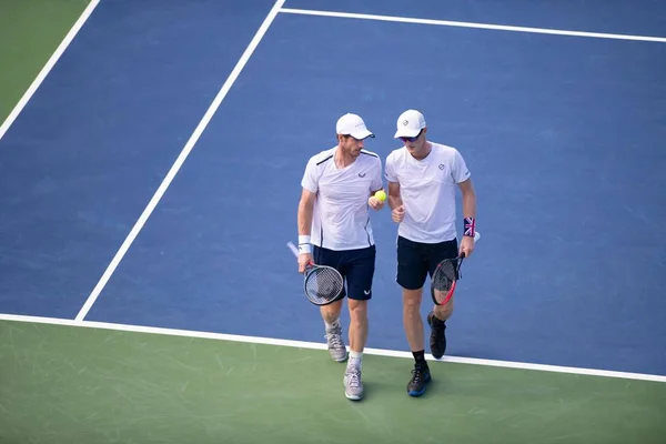 Andy Murray Jamie Murray Gbr Porazili Nicolase Mahut Edouarda Roger — Stock fotografie