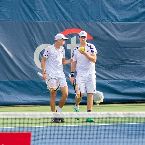 2019年8月1日にワシントンDcで開催されるシティ オープン テニス トーナメントでダブルスのアレックス ミノールとジョン ピアーズ オース が対戦 — ストック写真