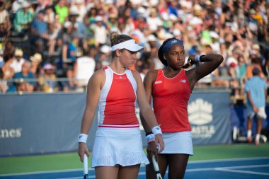 Coco Gauff (ABD) ve Caty Mcnally (ABD) 3 Ağustos 2019'da Washington Dc'de düzenlenen Citi Open tenis turnuvasında çiftler şampiyonluğu sırasında