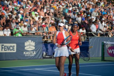 Coco Gauff (ABD) ve Caty Mcnally (ABD) 3 Ağustos 2019'da Washington Dc'de düzenlenen Citi Open tenis turnuvasında çiftler şampiyonluğu sırasında