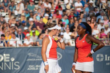 Coco Gauff (ABD) ve Caty Mcnally (ABD) 3 Ağustos 2019'da Washington Dc'de düzenlenen Citi Open tenis turnuvasında çiftler şampiyonluğu sırasında