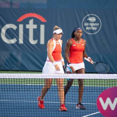 Coco Gauff (ABD) ve Caty Mcnally (ABD) 3 Ağustos 2019'da Washington Dc'de düzenlenen Citi Open tenis turnuvasında çiftler şampiyonluğu sırasında