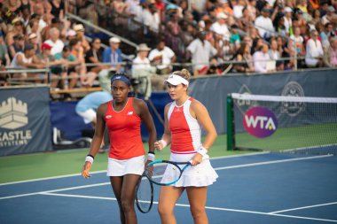 Coco Gauff (ABD) ve Caty Mcnally (ABD) 3 Ağustos 2019'da Washington Dc'de düzenlenen Citi Open tenis turnuvasında çiftler şampiyonluğu sırasında
