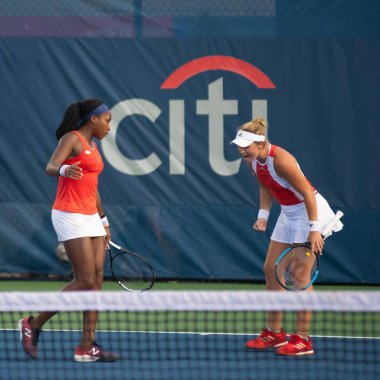 Coco Gauff (ABD) ve Caty Mcnally (ABD) 3 Ağustos 2019'da Washington Dc'de düzenlenen Citi Open tenis turnuvasında çiftler şampiyonluğu sırasında